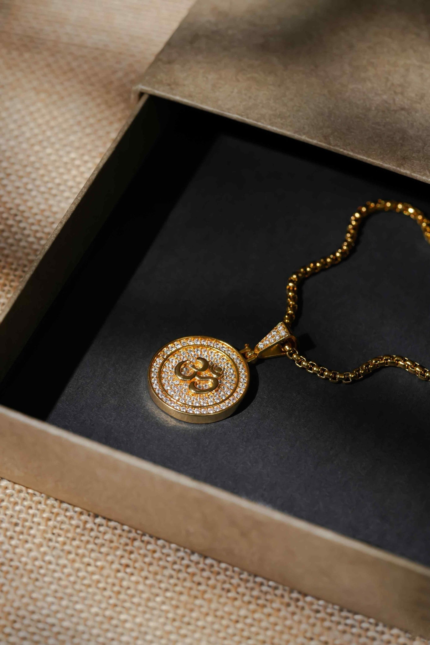 Om Symbol Pendant With Chain h5swdg-k7