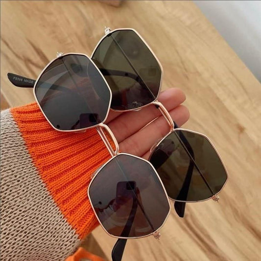 Suga Octagon Round Black Sunglass h5swdg-k7