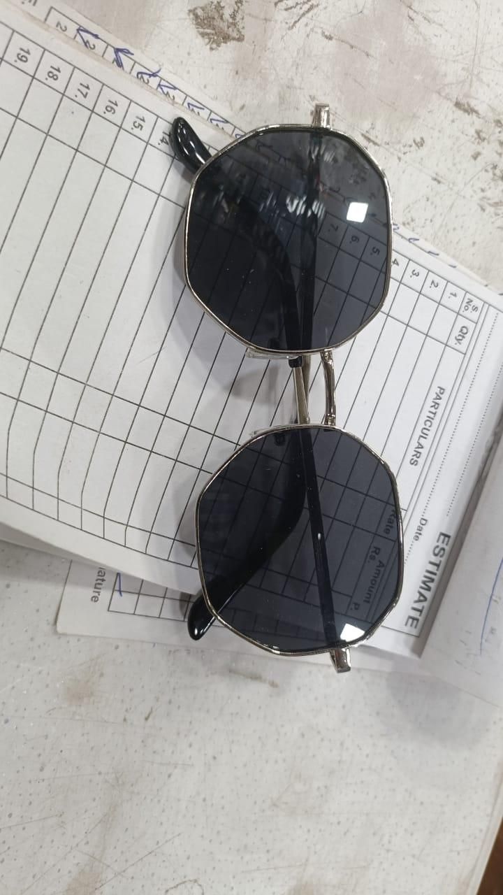 Suga Octagon Round Black Sunglass h5swdg-k7