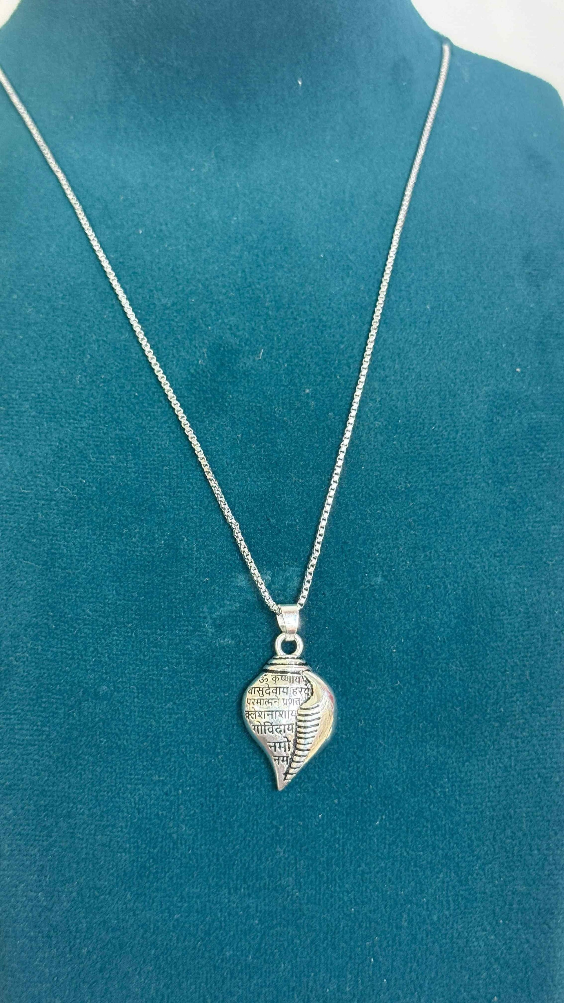 Shri Krishna Shankha Pendant with Chain h5swdg-k7