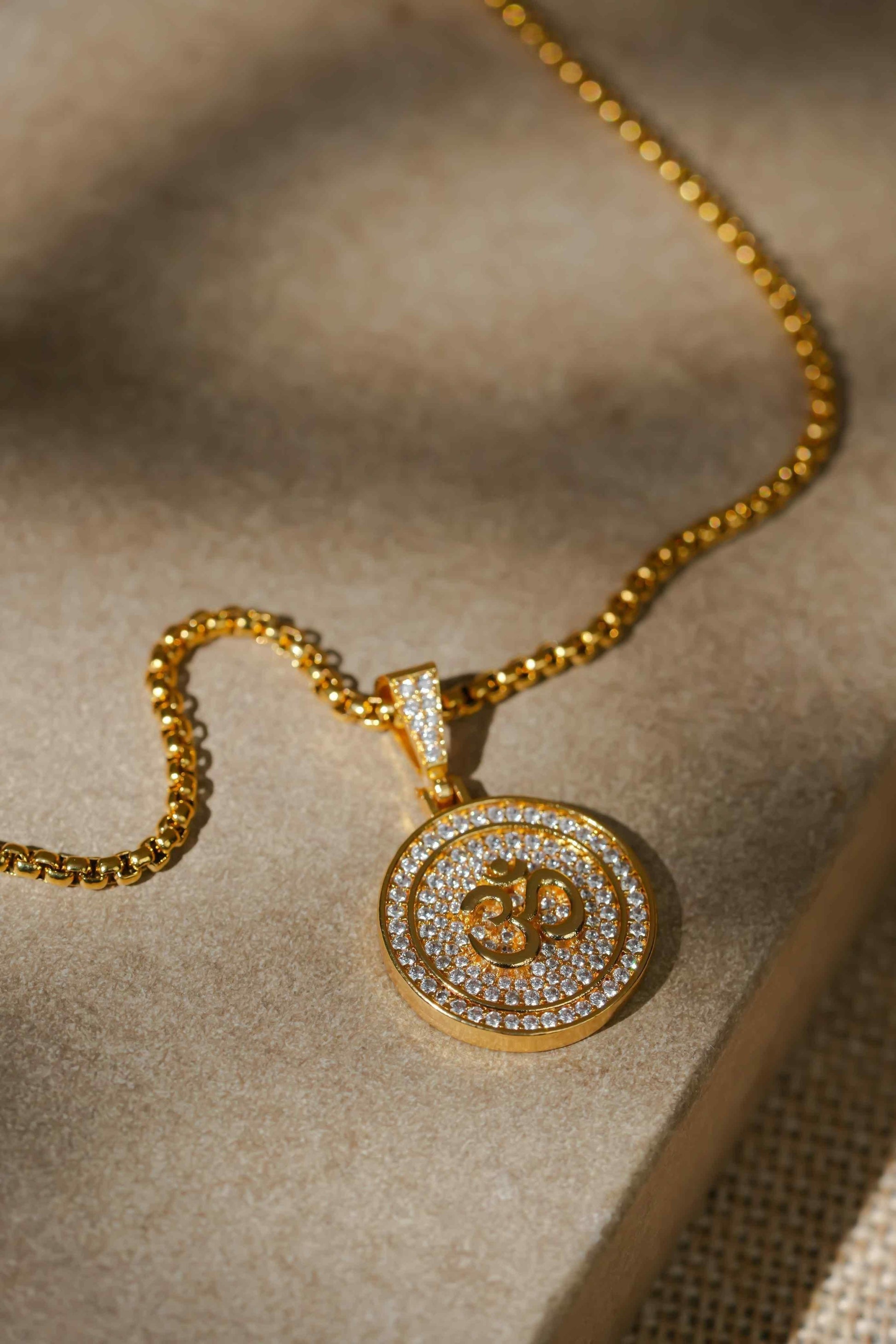 Om Symbol Pendant With Chain h5swdg-k7